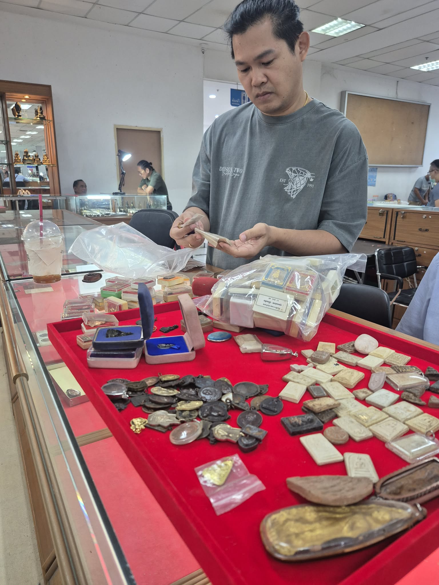 รับเช่าพระเครื่องยอดนิยม - ตลาดพระเครื่อง